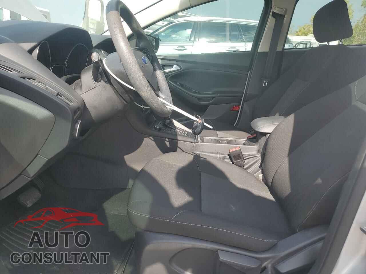 FORD FOCUS 2017 - 1FADP3F22HL328446