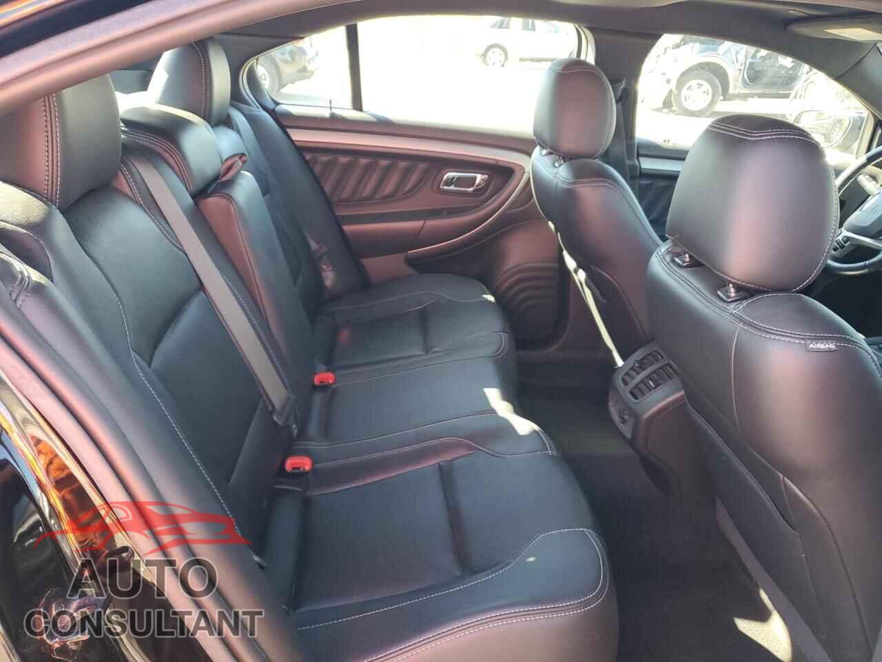 FORD TAURUS 2018 - 1FAHP2E89JG116885