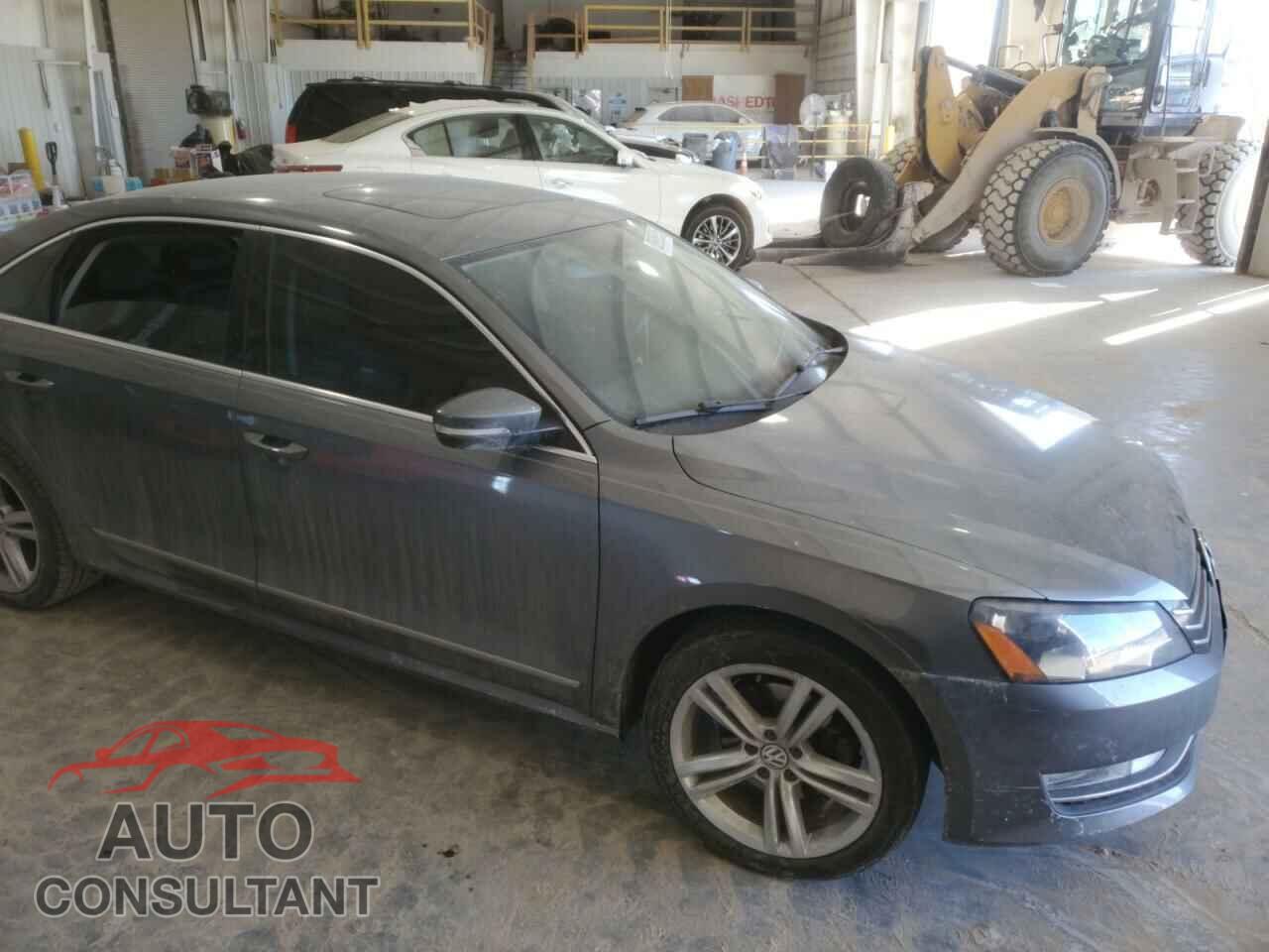 VOLKSWAGEN PASSAT 2015 - 1VWCV7A32FC016110