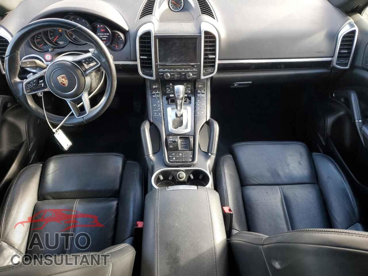 PORSCHE CAYENNE 2016 - WP1AA2A22GKA37500