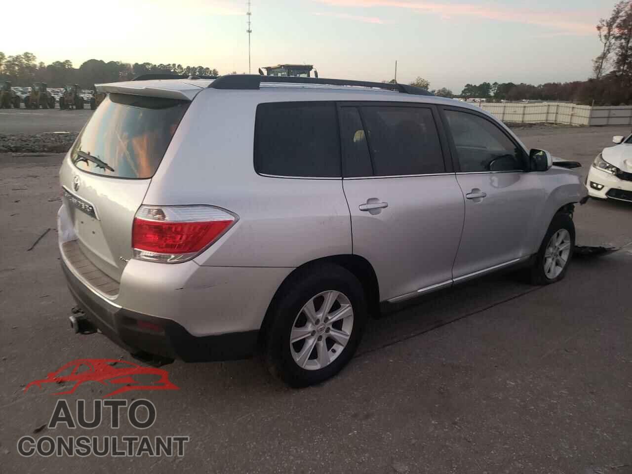 TOYOTA HIGHLANDER 2012 - 5TDBK3EH4CS138564
