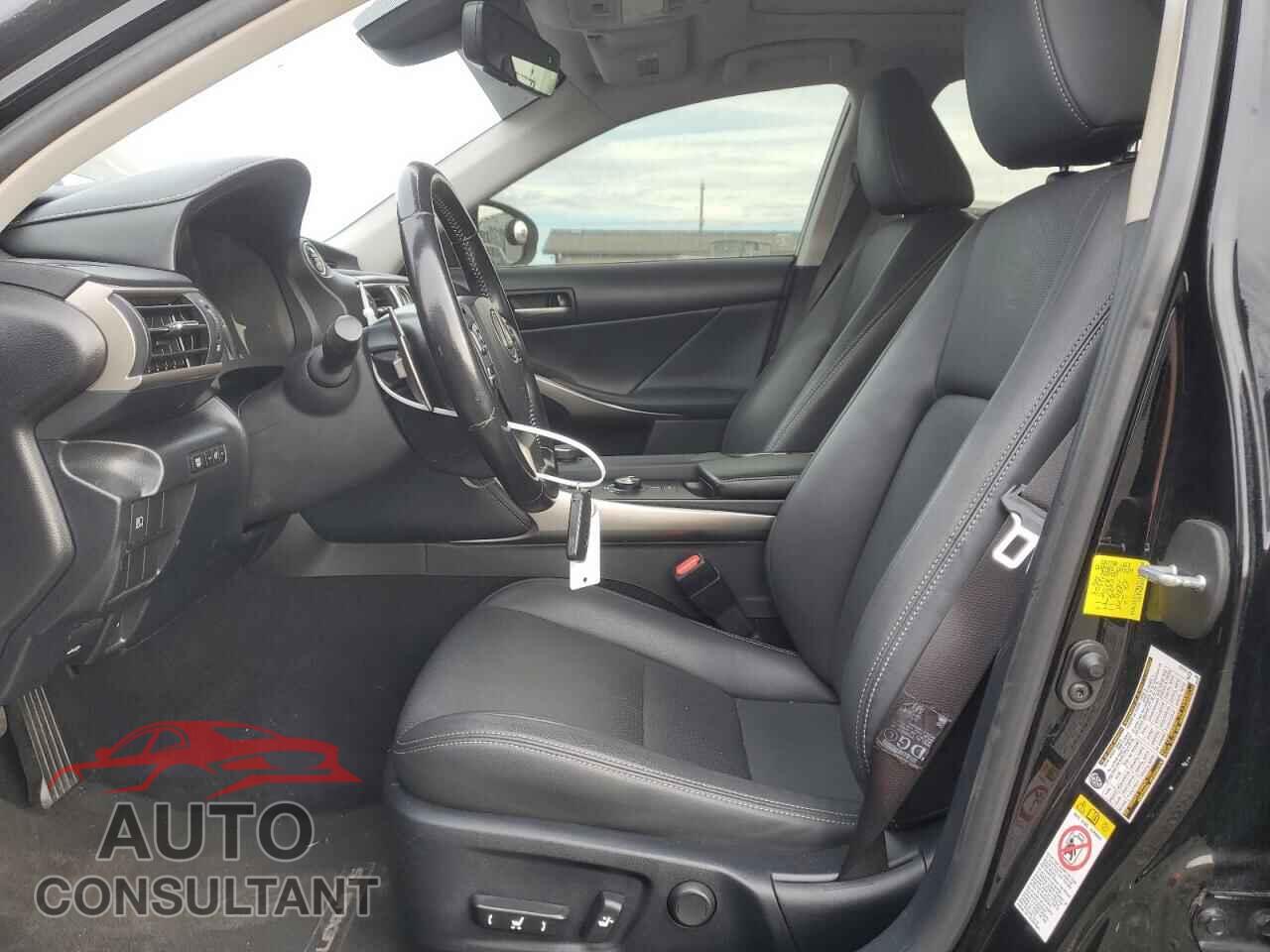 LEXUS IS 2017 - JTHCM1D20H5023228