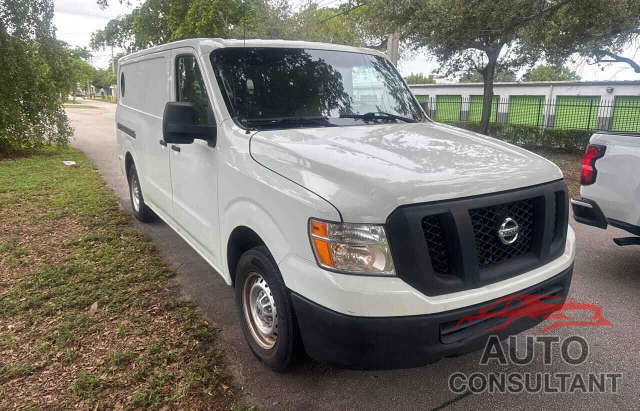 NISSAN NV 2017 - 1N6BF0KM8HN803545