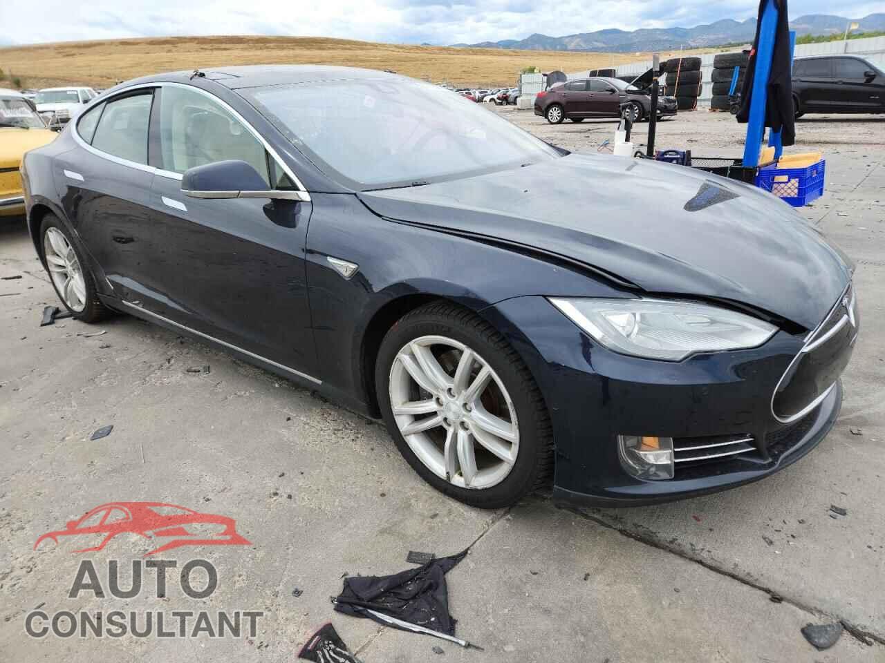 TESLA MODEL S 2015 - 5YJSA1S2XFF084476