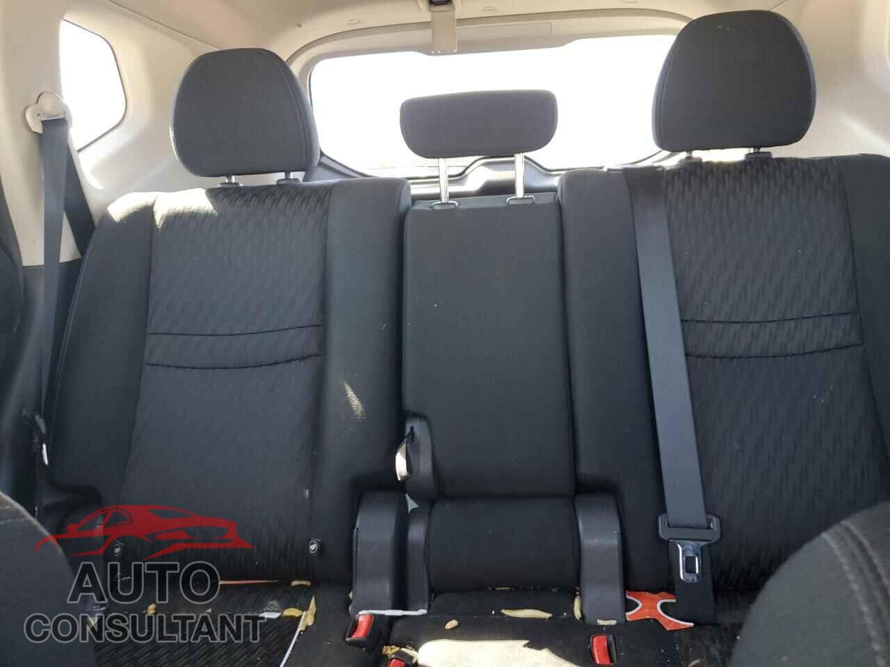 NISSAN ROGUE 2017 - KNMAT2MT2HP602963