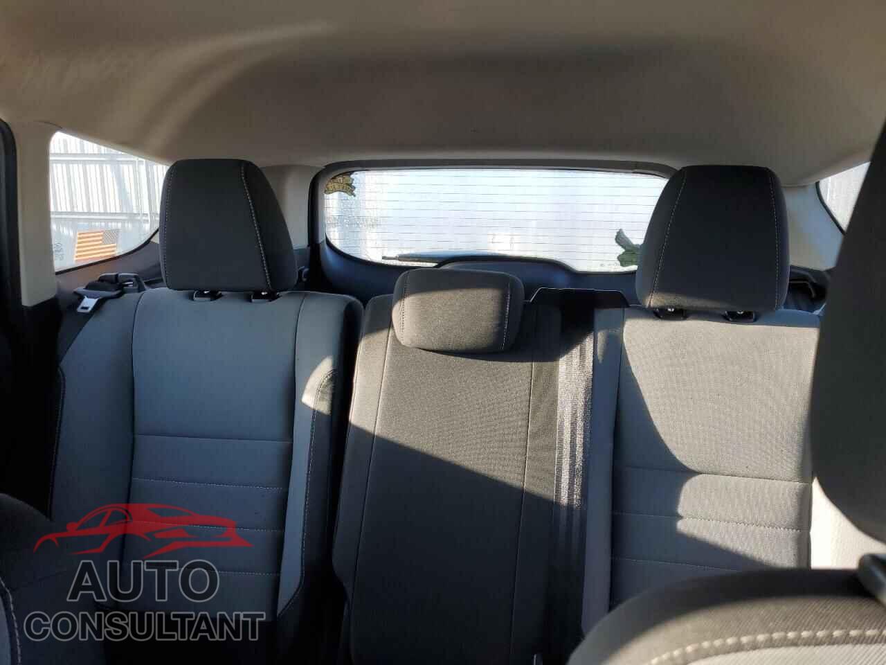 FORD ESCAPE 2017 - 1FMCU0F76HUB73222