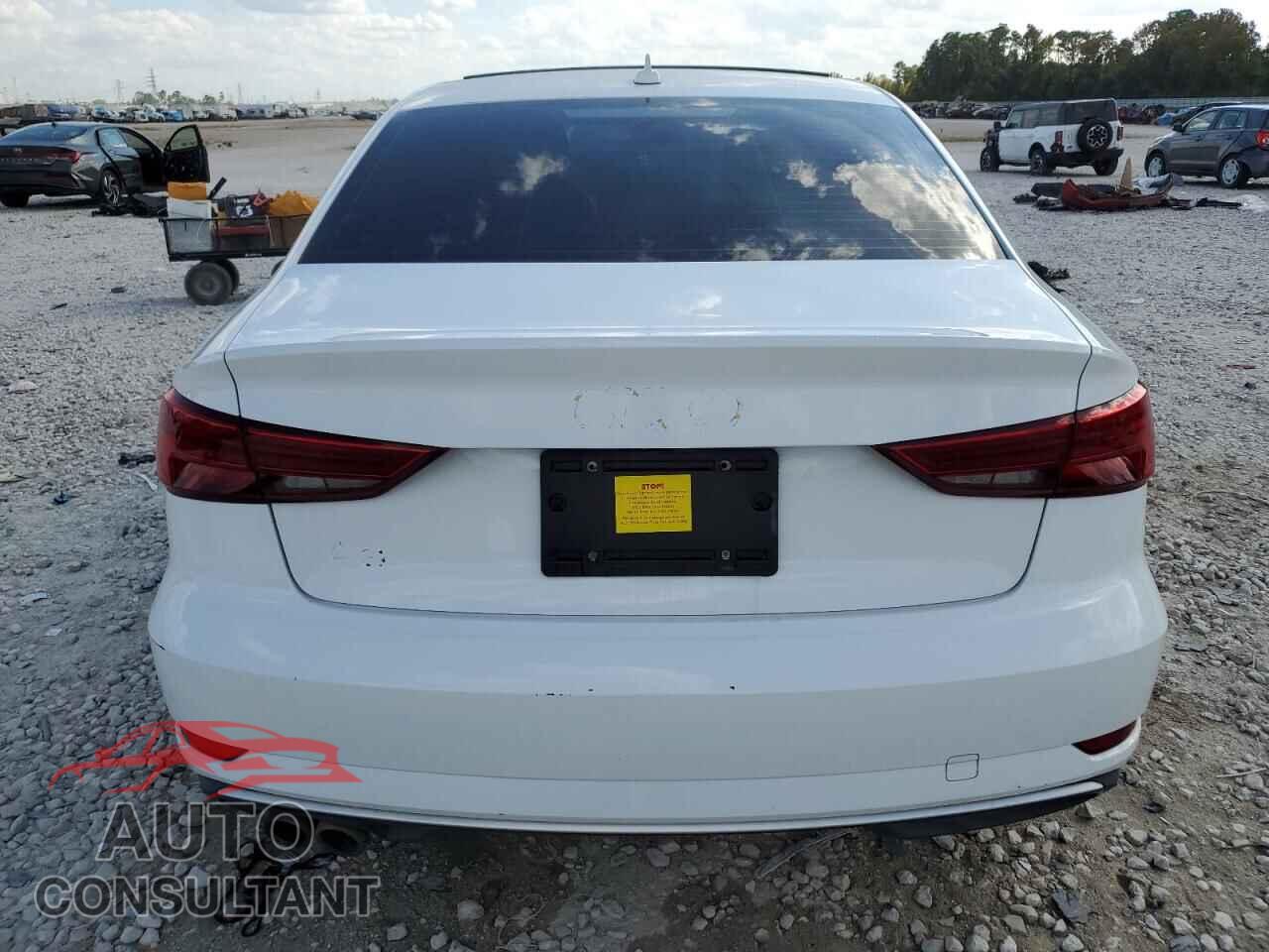 AUDI A3 2018 - WAUAUGFF8J1024102