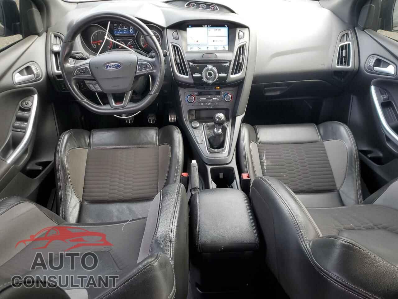 FORD FOCUS 2017 - 1FADP3L91HL330626