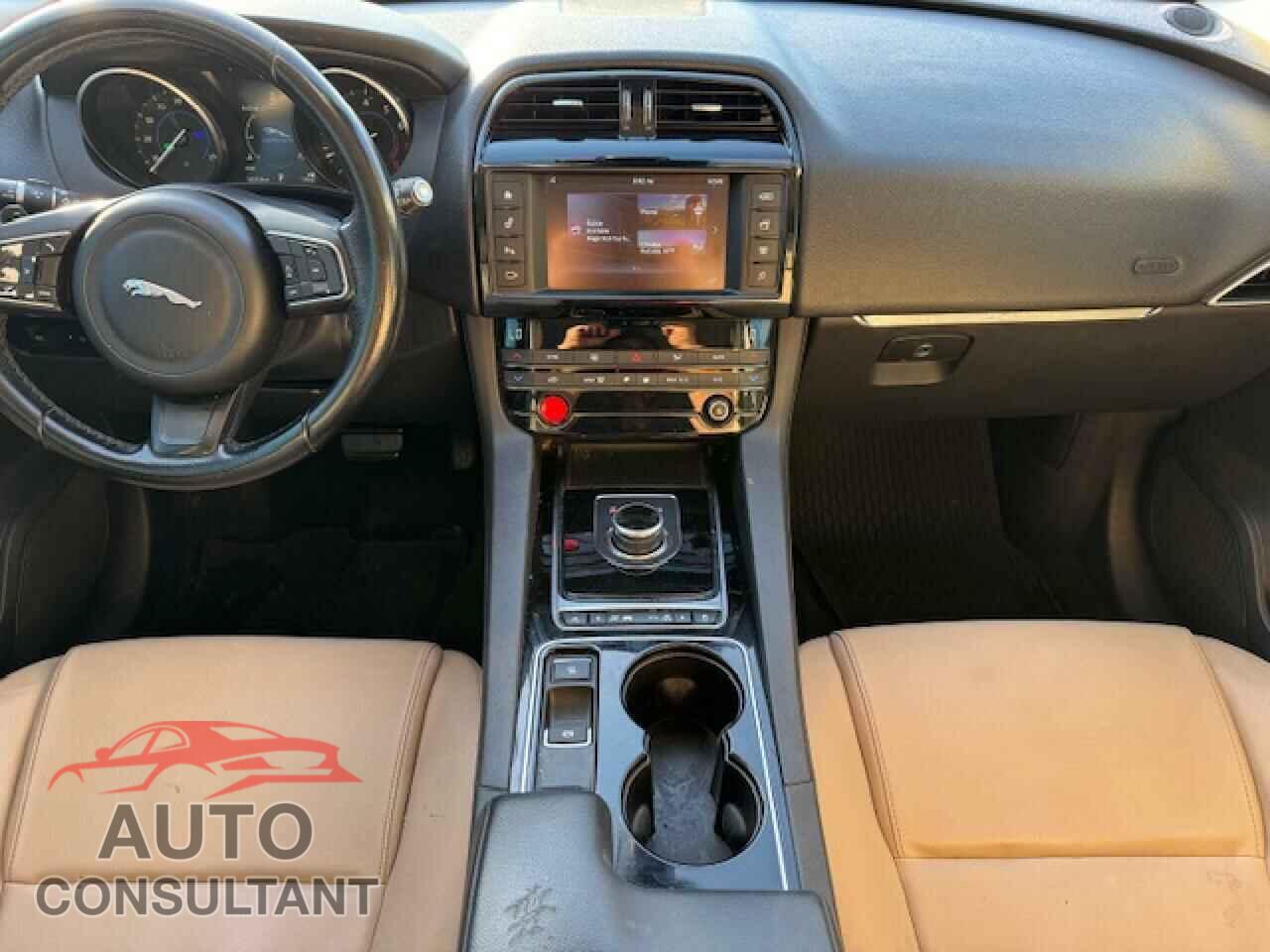 JAGUAR F-PACE 2017 - SADCJ2BV6HA075925