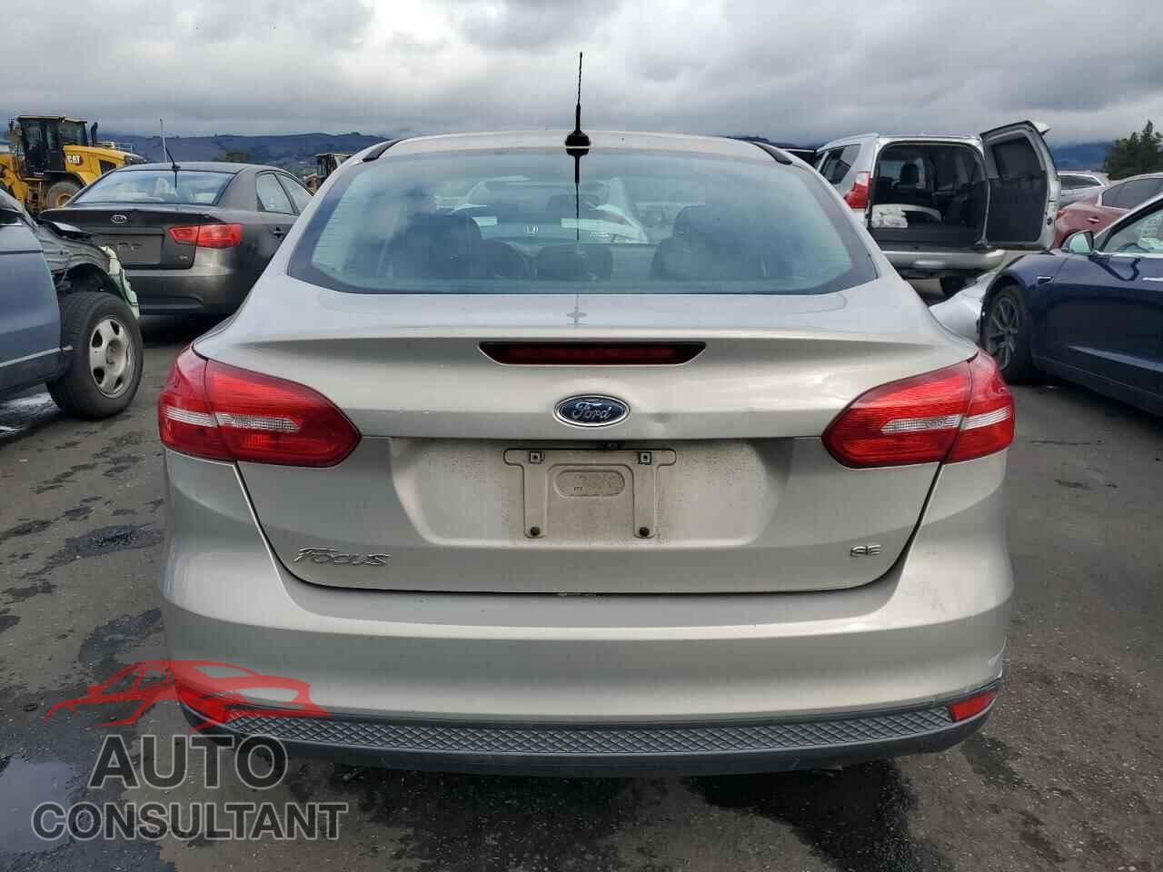 FORD FOCUS 2015 - 1FADP3F25FL275643