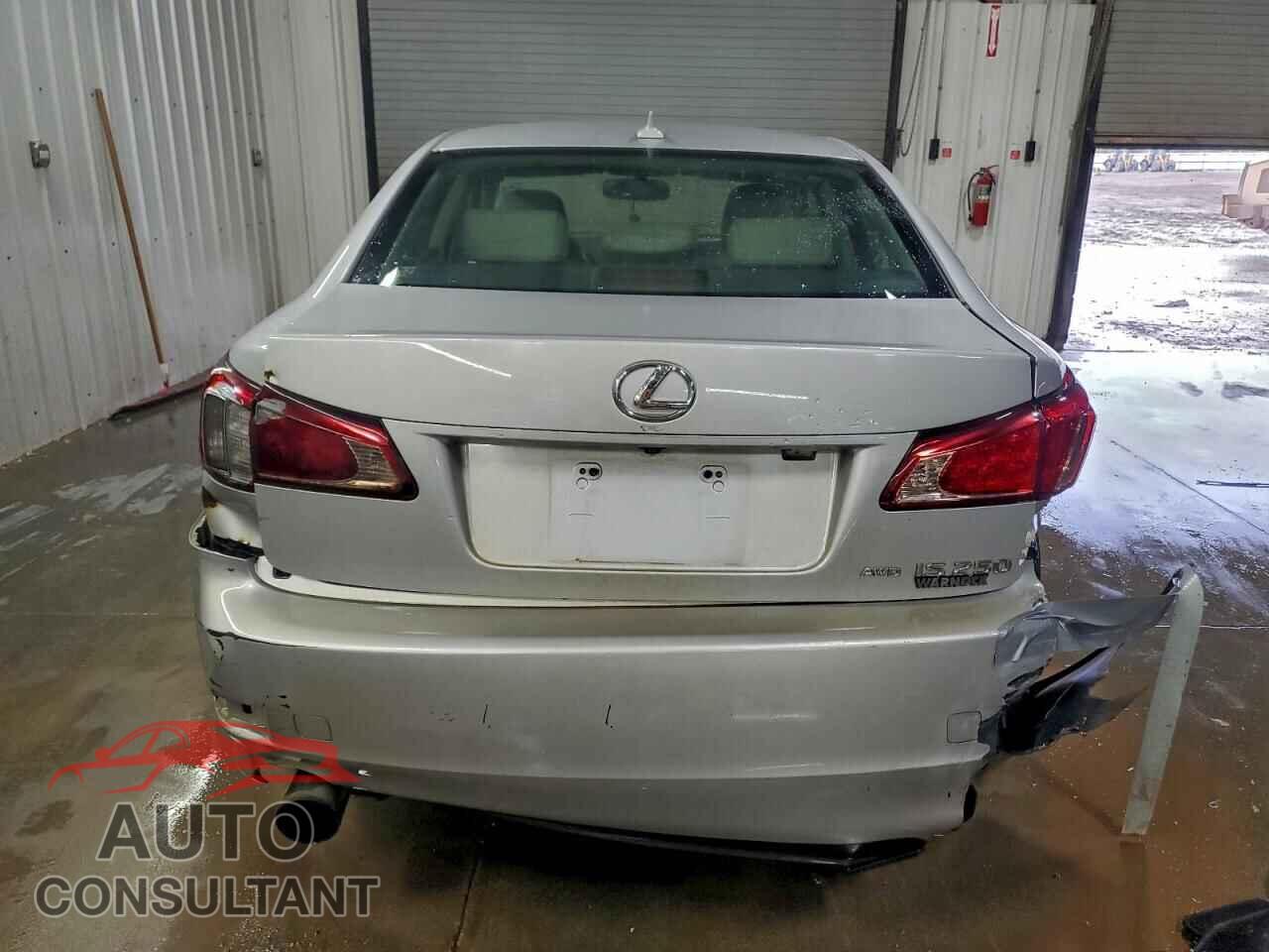 LEXUS IS 2011 - JTHCF5C27B5046452