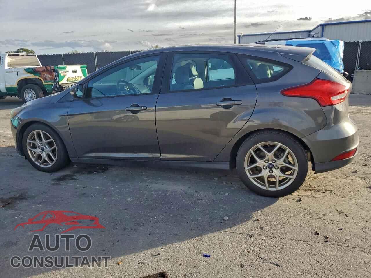 FORD FOCUS 2015 - 1FADP3K21FL264127