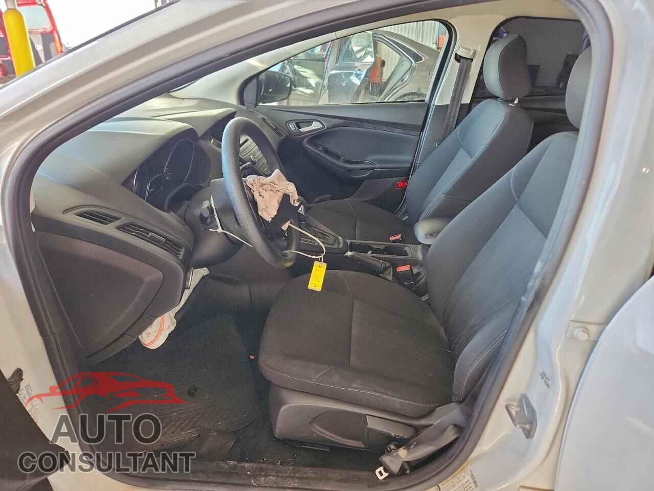 FORD FOCUS 2017 - 1FADP3F24HL278682