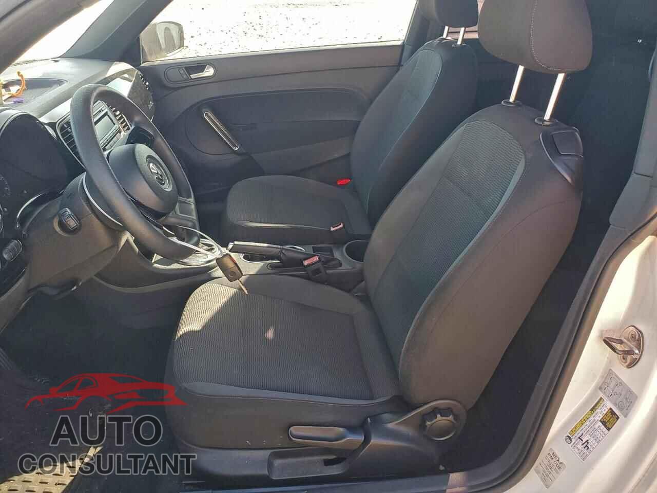 VOLKSWAGEN BEETLE 2012 - 3VWFP7AT9CM644599