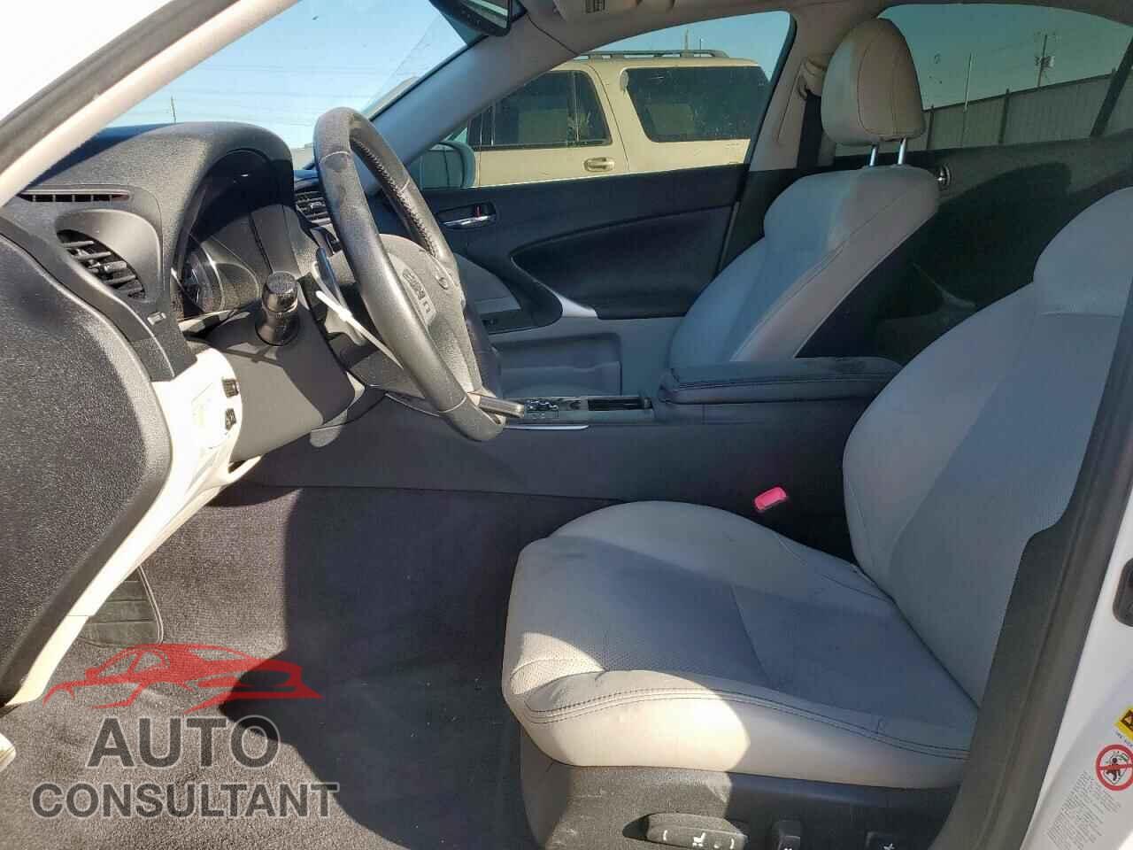 LEXUS IS 2011 - JTHBF5C26B5135053