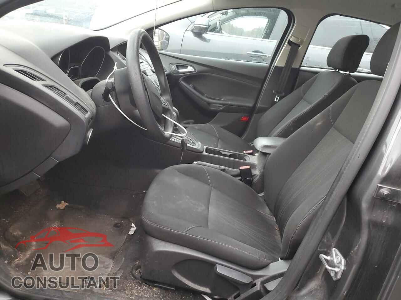 FORD FOCUS 2017 - 1FADP3F22HL211773