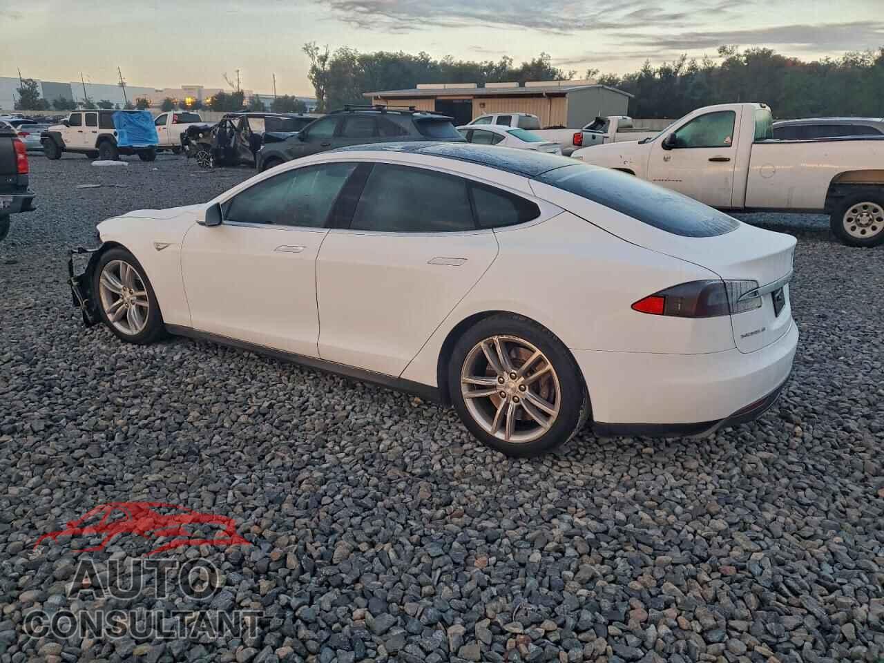 TESLA MODEL S 2013 - 5YJSA1DN2DFP12261