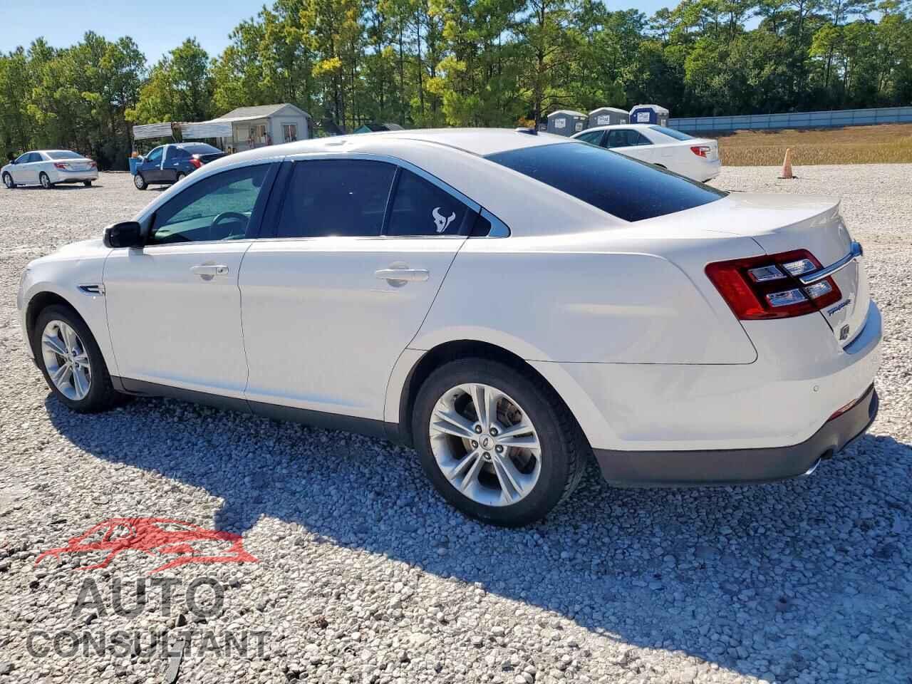 FORD TAURUS 2018 - 1FAHP2E89JG118622
