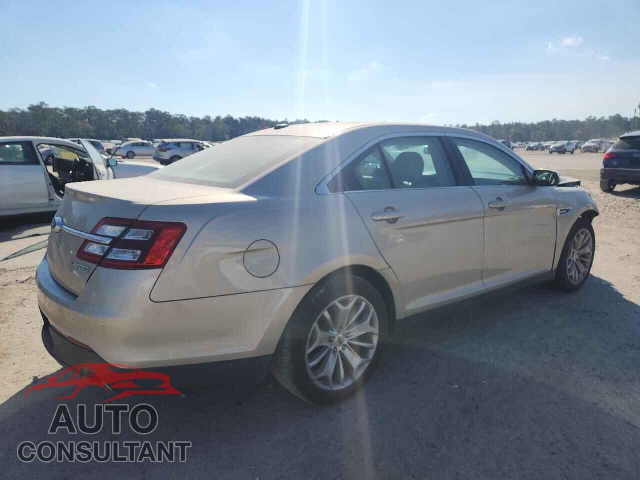 FORD TAURUS 2017 - 1FAHP2F86HG121535