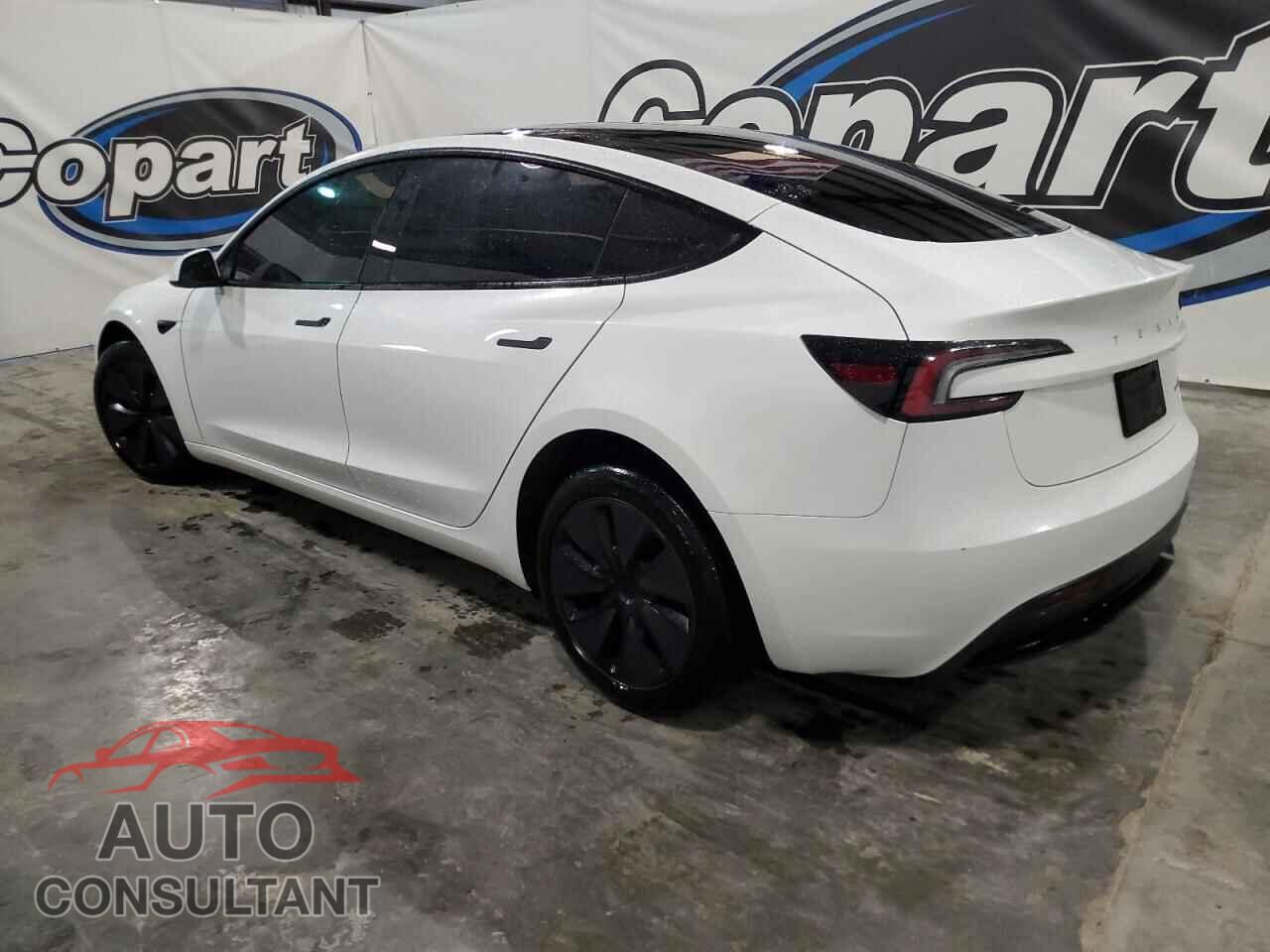 TESLA MODEL 3 2025 - 5YJ3E1EB1SF884582