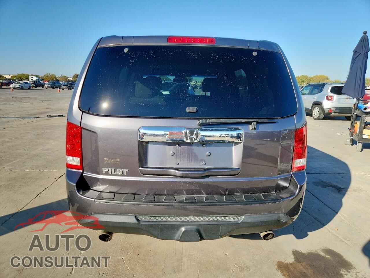 HONDA PILOT 2015 - 5FNYF3H50FB018155