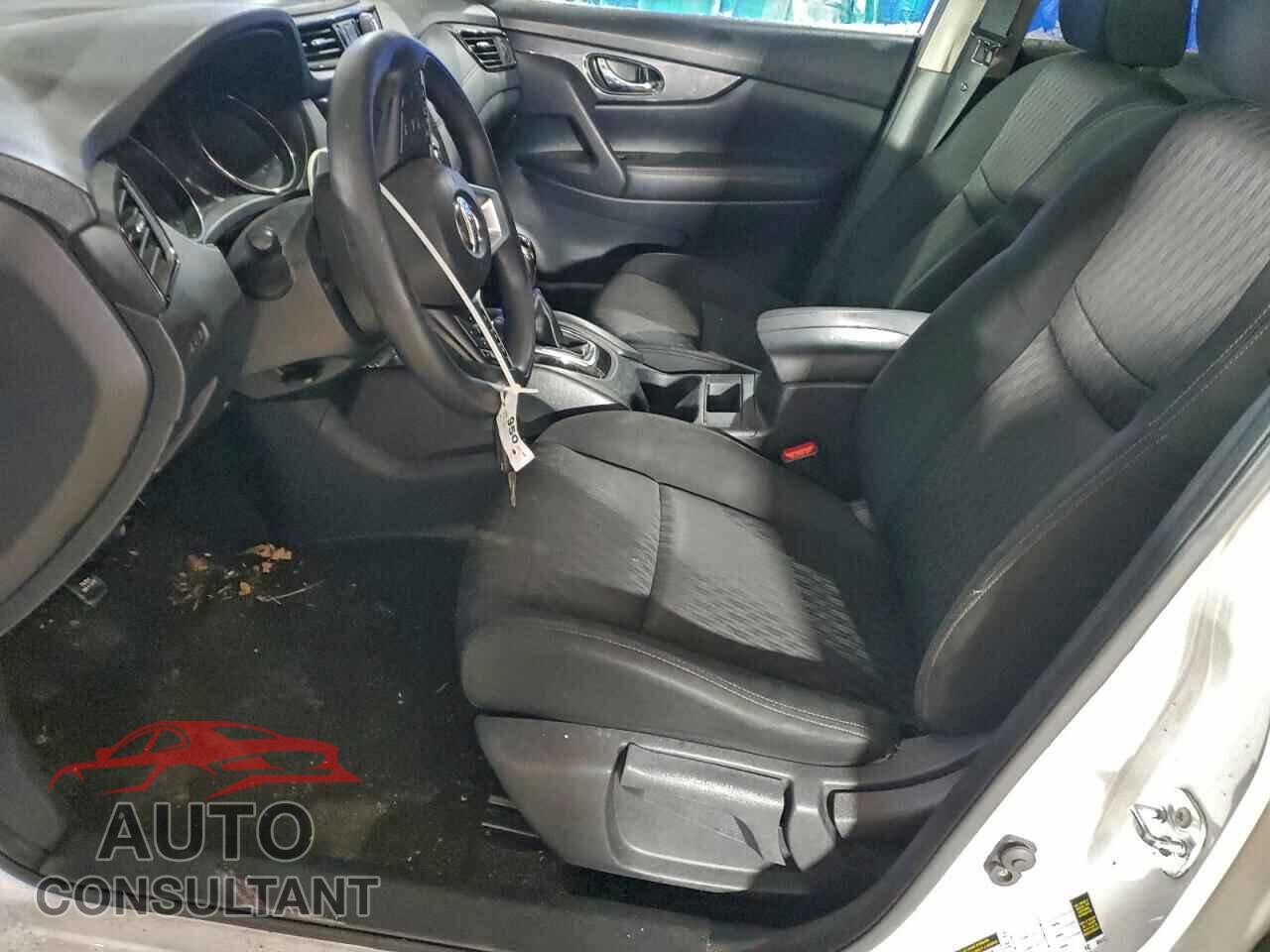 NISSAN ROGUE 2017 - KNMAT2MT8HP574182