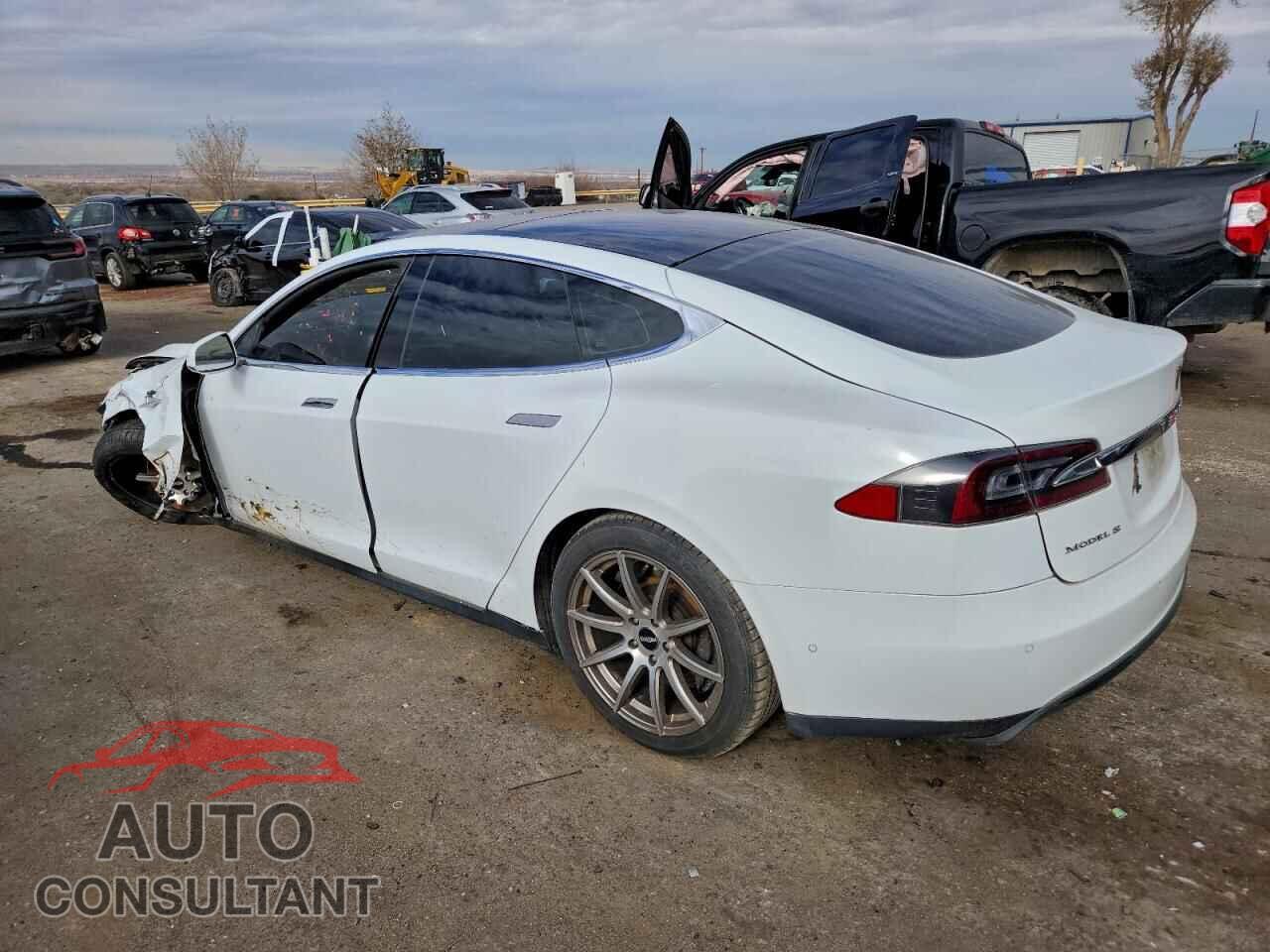 TESLA MODEL S 2015 - 5YJSA1E26FF111152