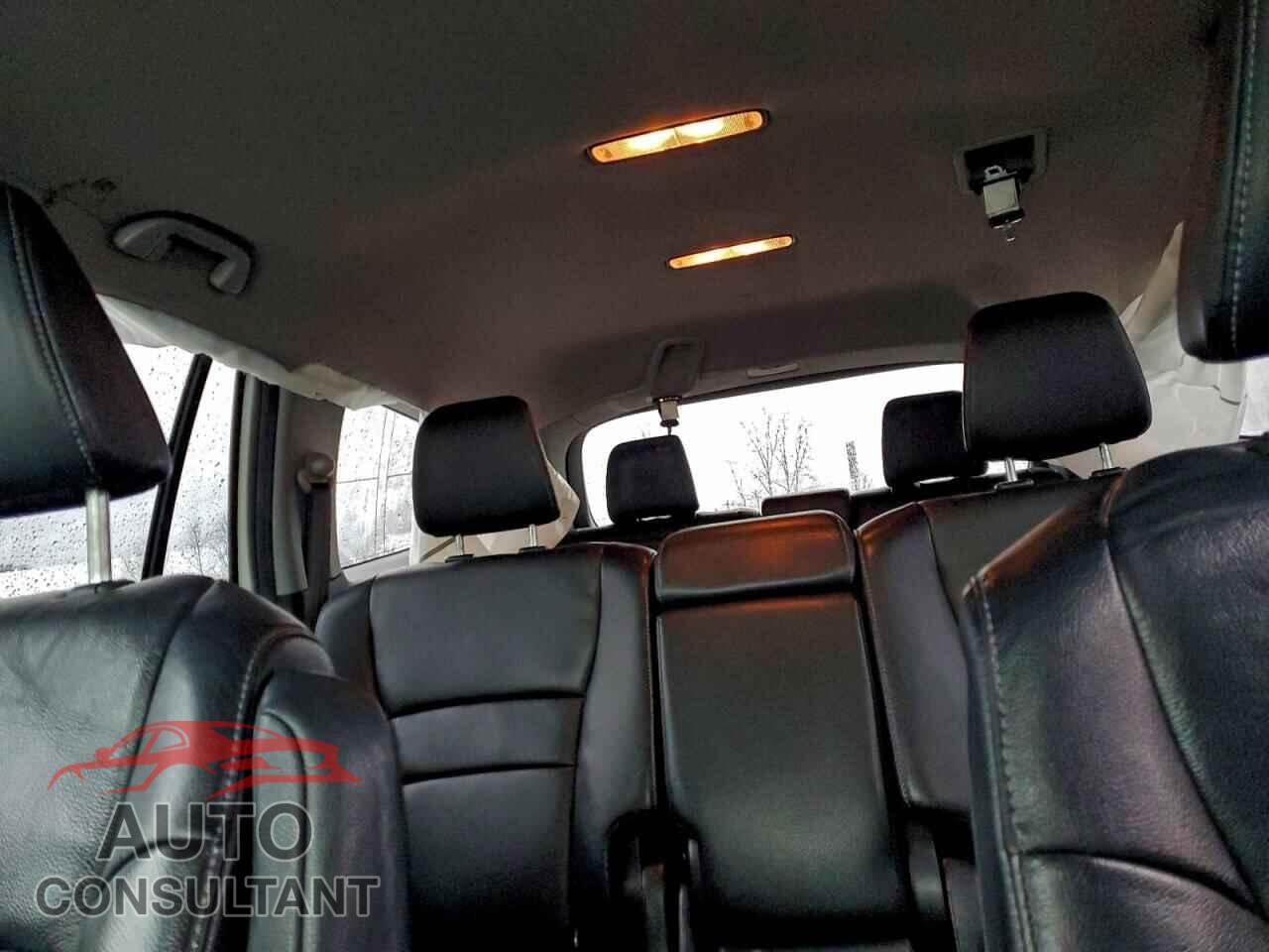 HONDA PILOT 2017 - 5FNYF6H57HB045552