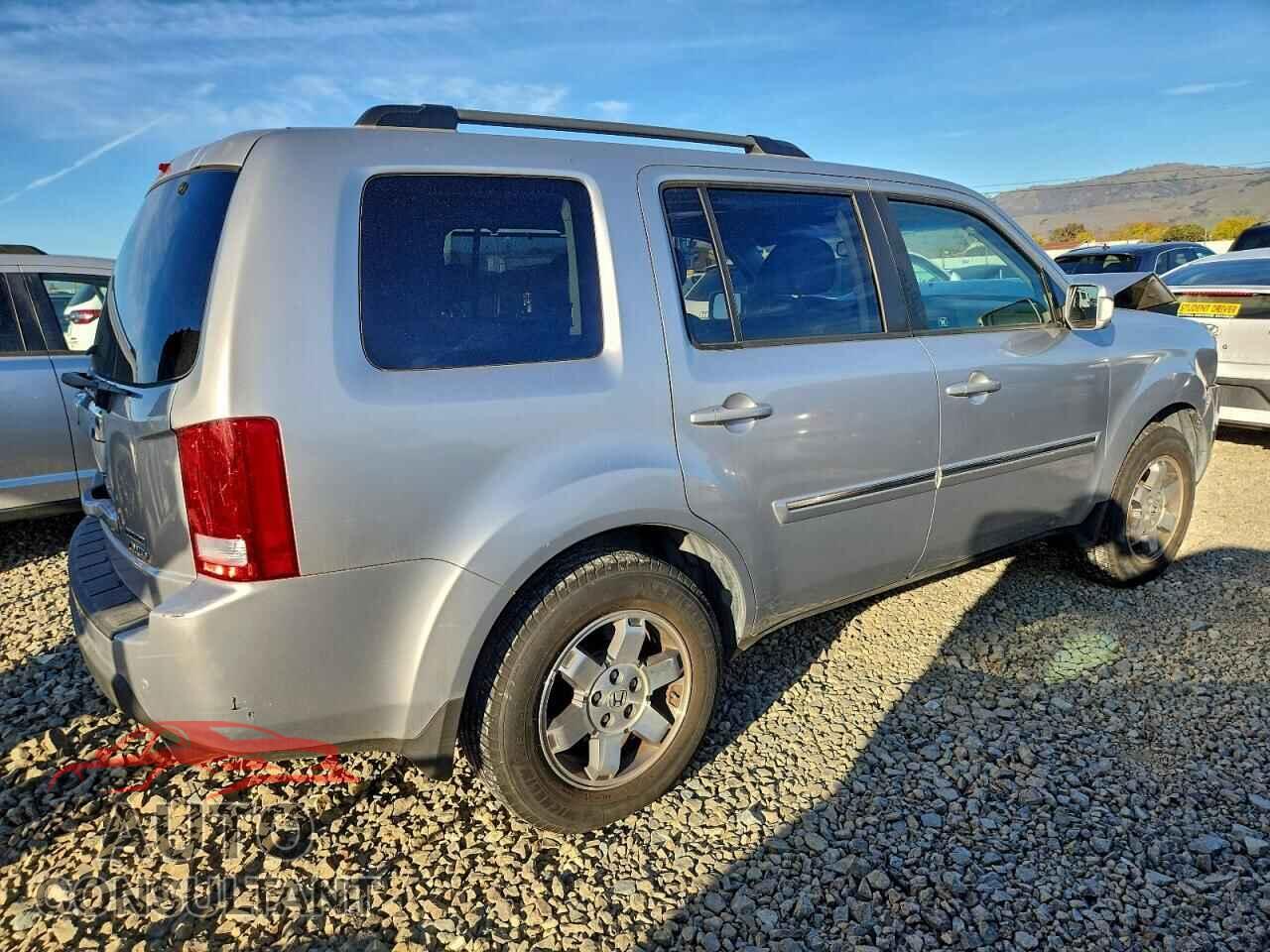 HONDA PILOT 2011 - 5FNYF4H93BB052528