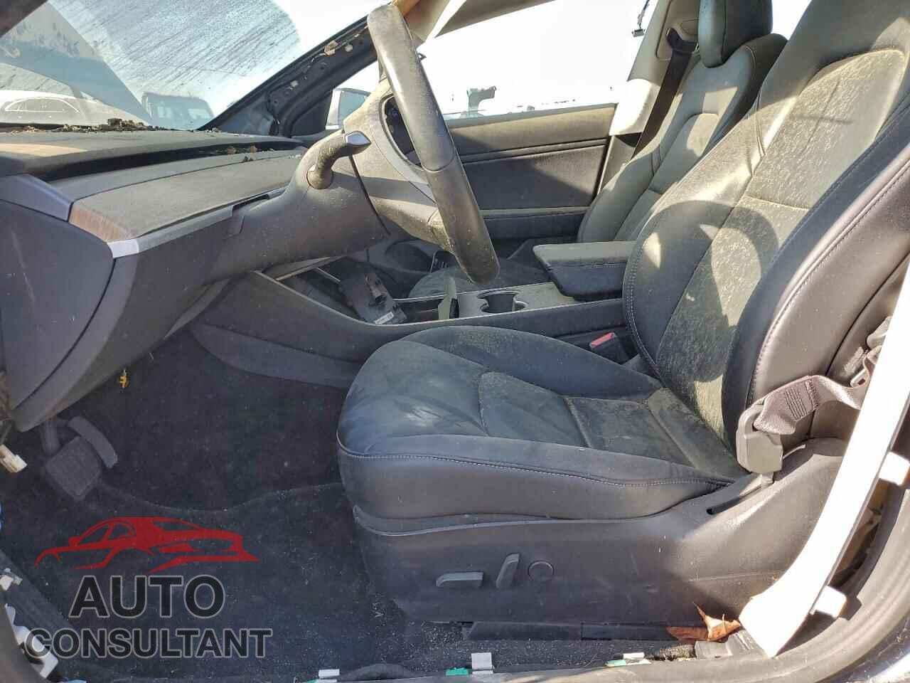 TESLA MODEL 3 2018 - 5YJ3E1EB9JF090928