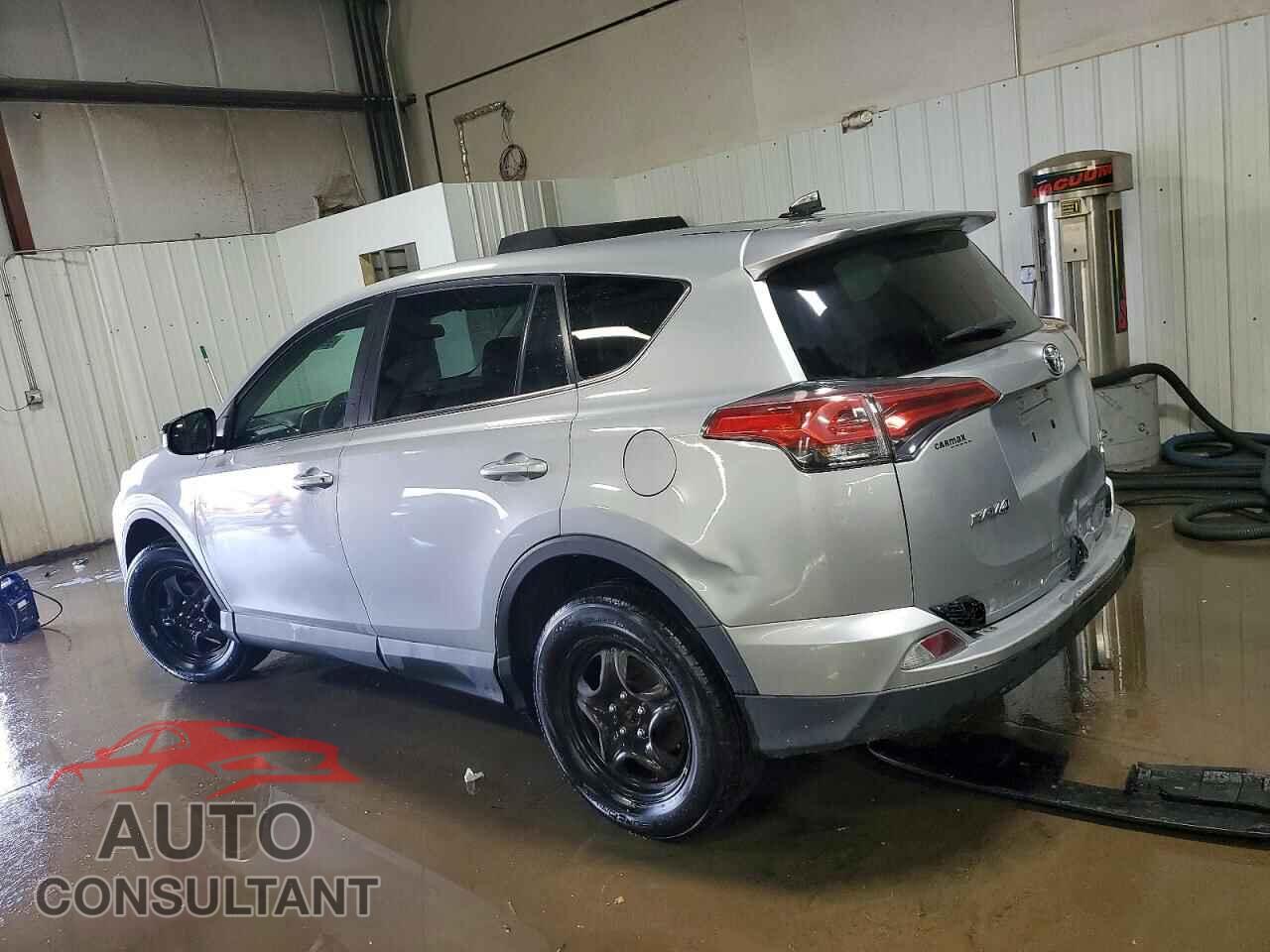 TOYOTA RAV4 2018 - 2T3BFREV1JW753887
