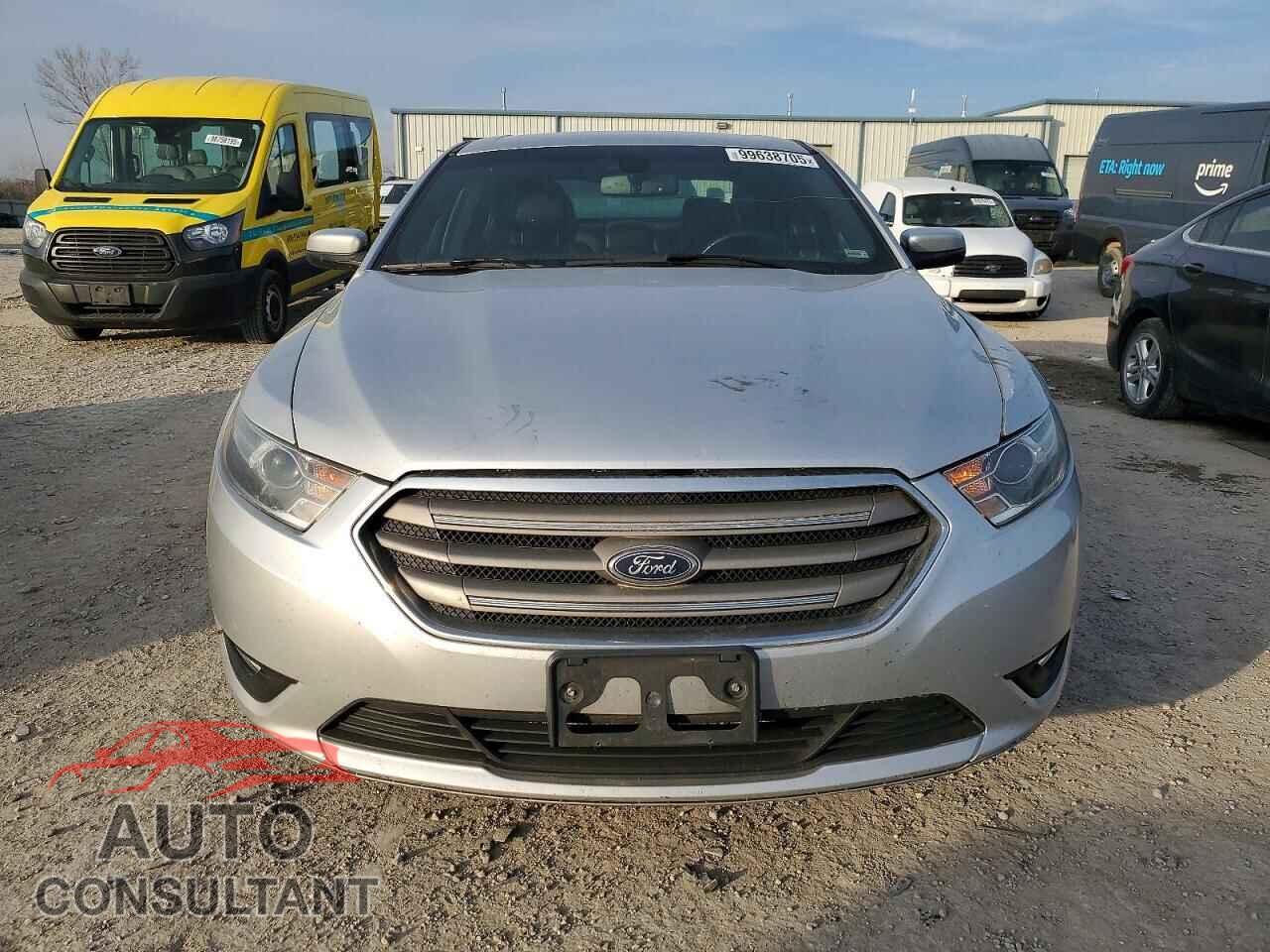 FORD TAURUS 2017 - 1FAHP2E82HG128600