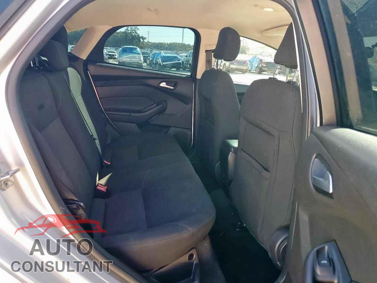 FORD FOCUS 2015 - 1FADP3F29FL384686