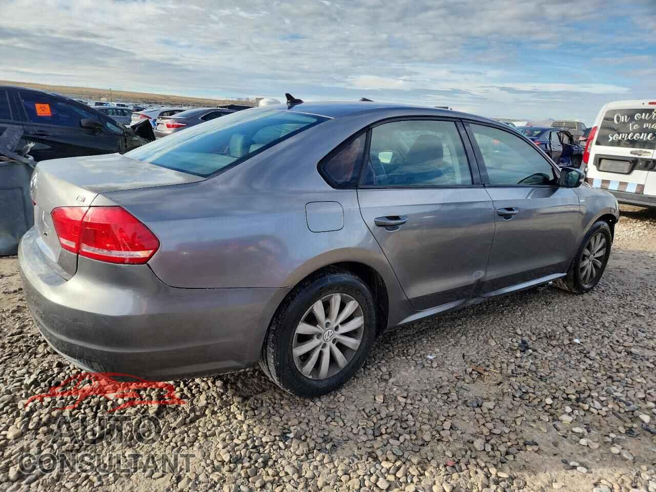 VOLKSWAGEN PASSAT 2015 - 1VWAT7A30FC017253