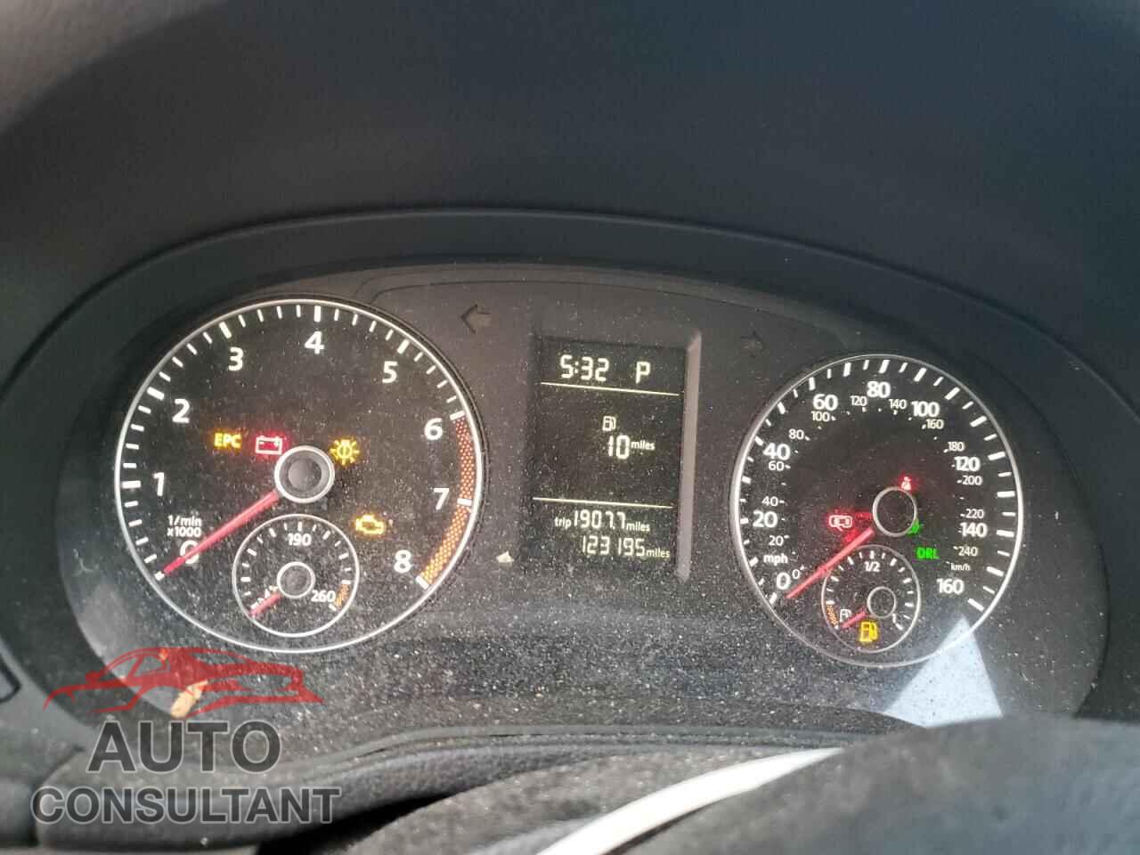 VOLKSWAGEN PASSAT 2015 - 1VWAT7A32FC019313