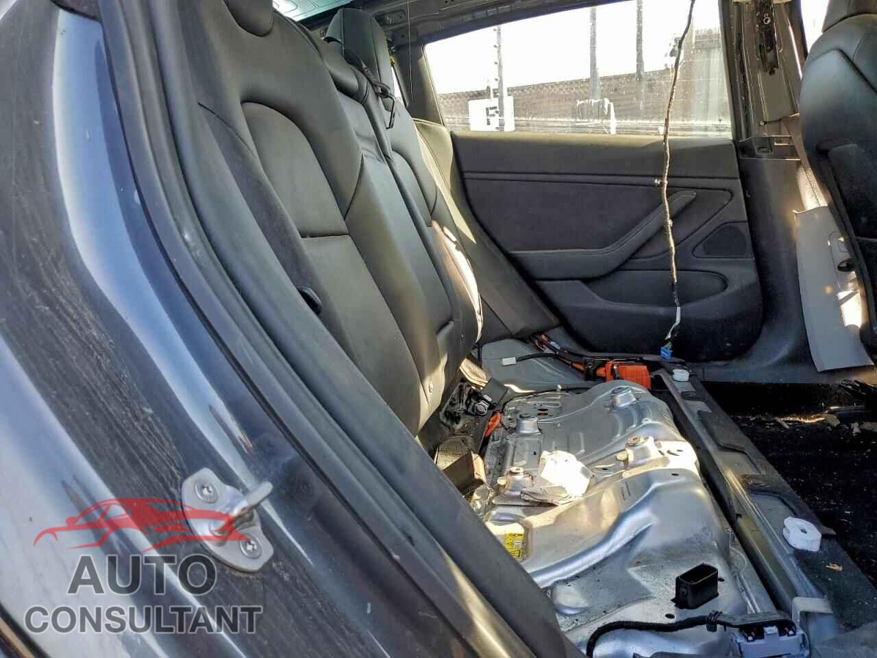 TESLA MODEL 3 2018 - 5YJ3E1EB9JF090928