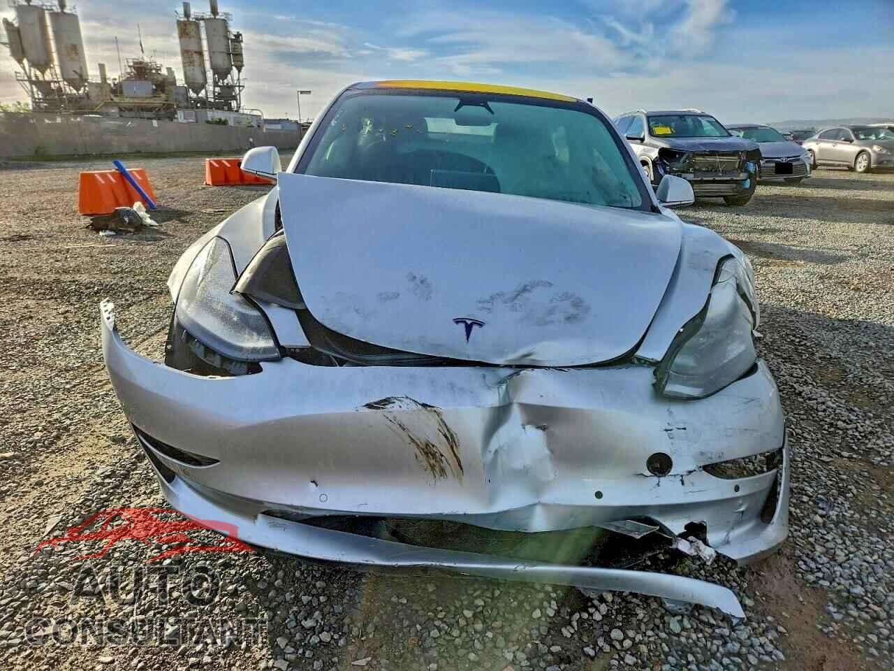 TESLA MODEL 3 2018 - 5YJ3E1EA1JF016538