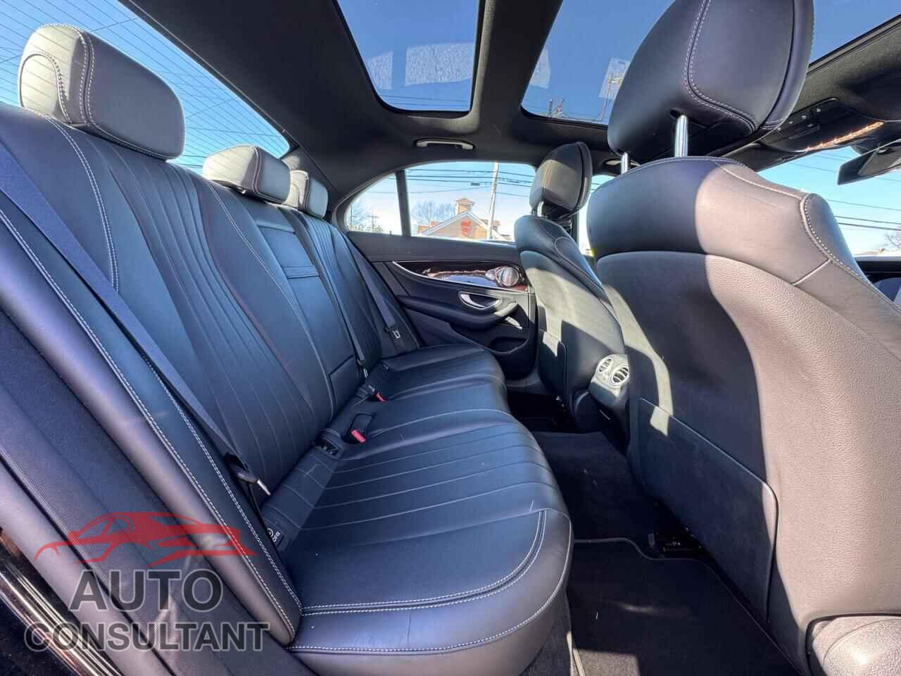 MERCEDES-BENZ E-CLASS 2022 - W1KZF8EB5NB056256