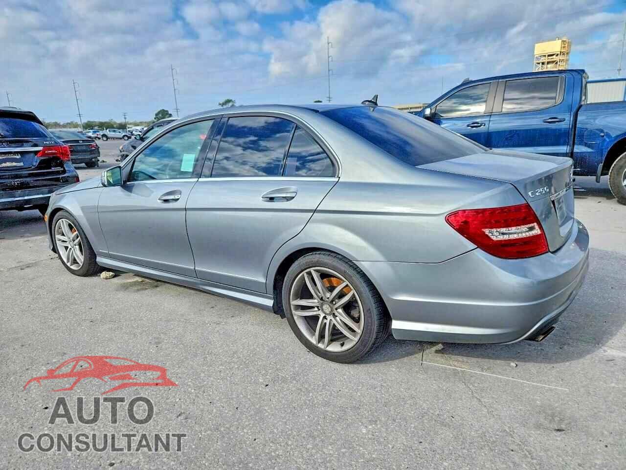MERCEDES-BENZ C-CLASS 2012 - WDDGF4HB9CA621977