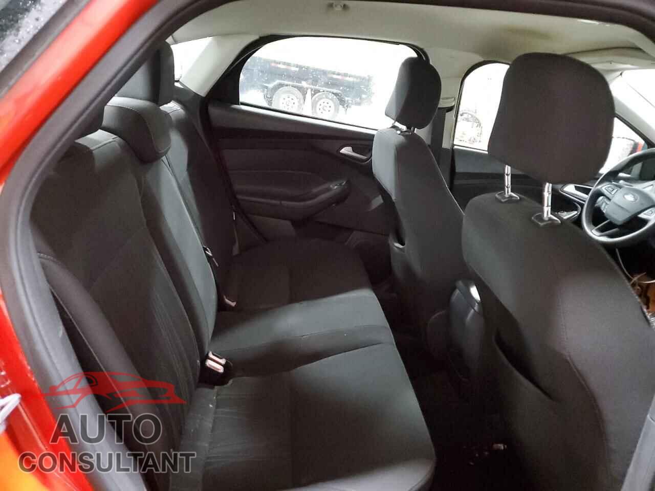FORD FOCUS 2015 - 1FADP3F26FL206329