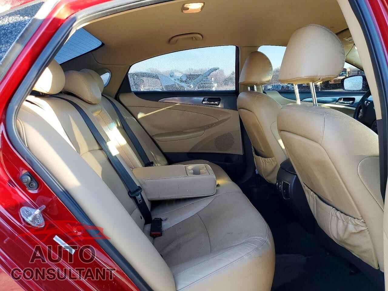 HYUNDAI SONATA 2012 - KMHEC4A49CA033112