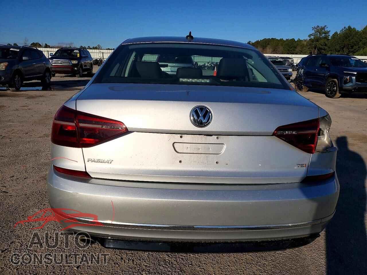 VOLKSWAGEN PASSAT 2018 - 1VWAA7A33JC007718