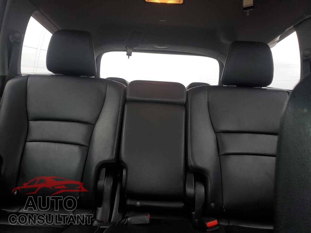HONDA PILOT 2017 - 5FNYF6H58HB047696