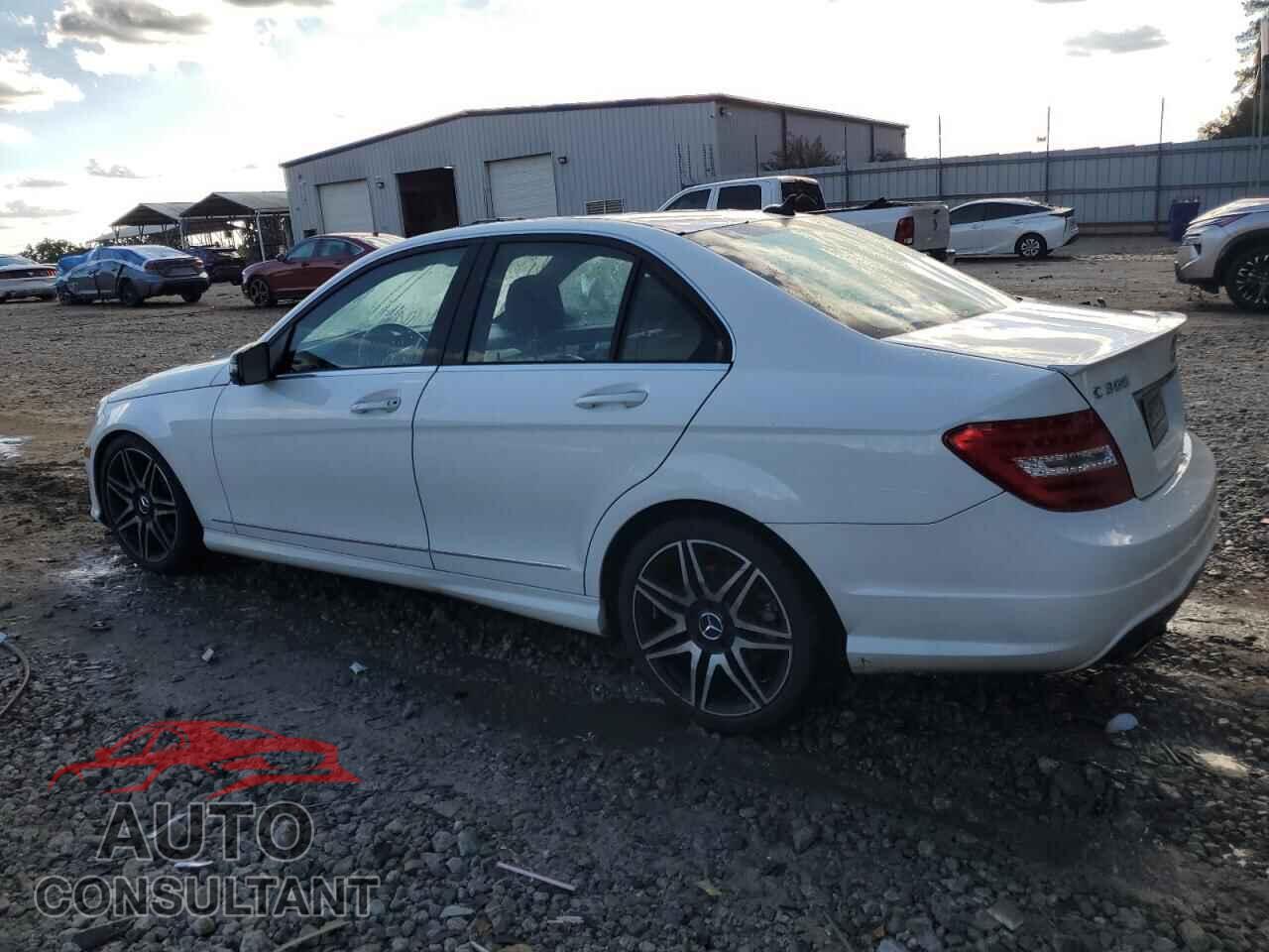 MERCEDES-BENZ C-CLASS 2013 - WDDGF8AB0DR273183