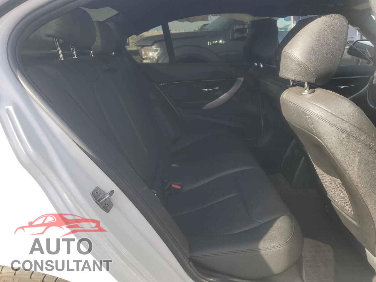 BMW 3 SERIES 2018 - WBA8B9C52JEE81348