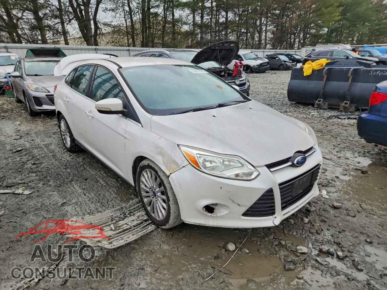 FORD FOCUS 2012 - 1FAHP3J28CL187366