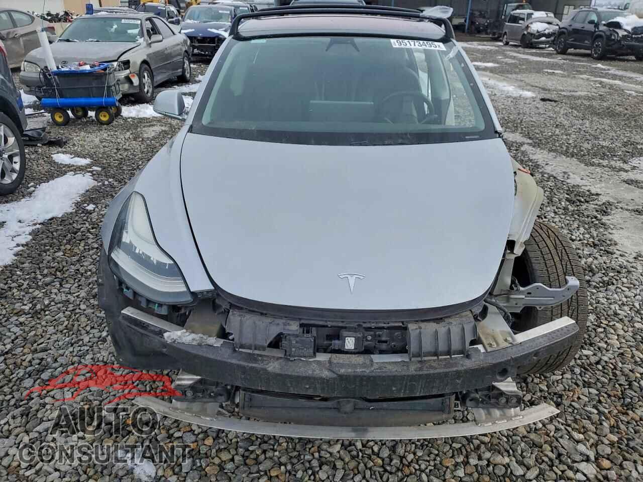 TESLA MODEL 3 2018 - 5YJ3E1EA1JF095368
