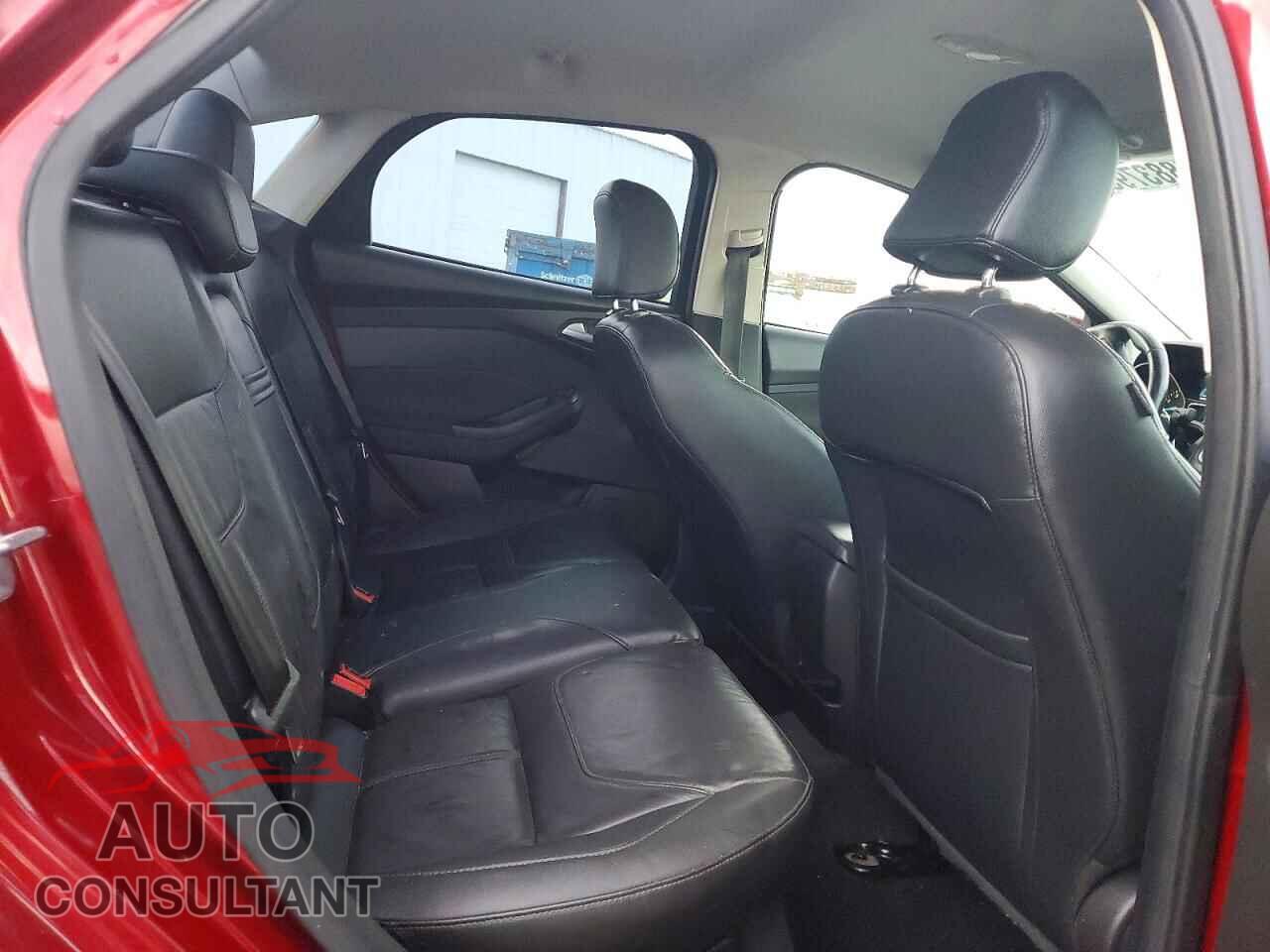FORD FOCUS 2015 - 1FADP3F28FL349363