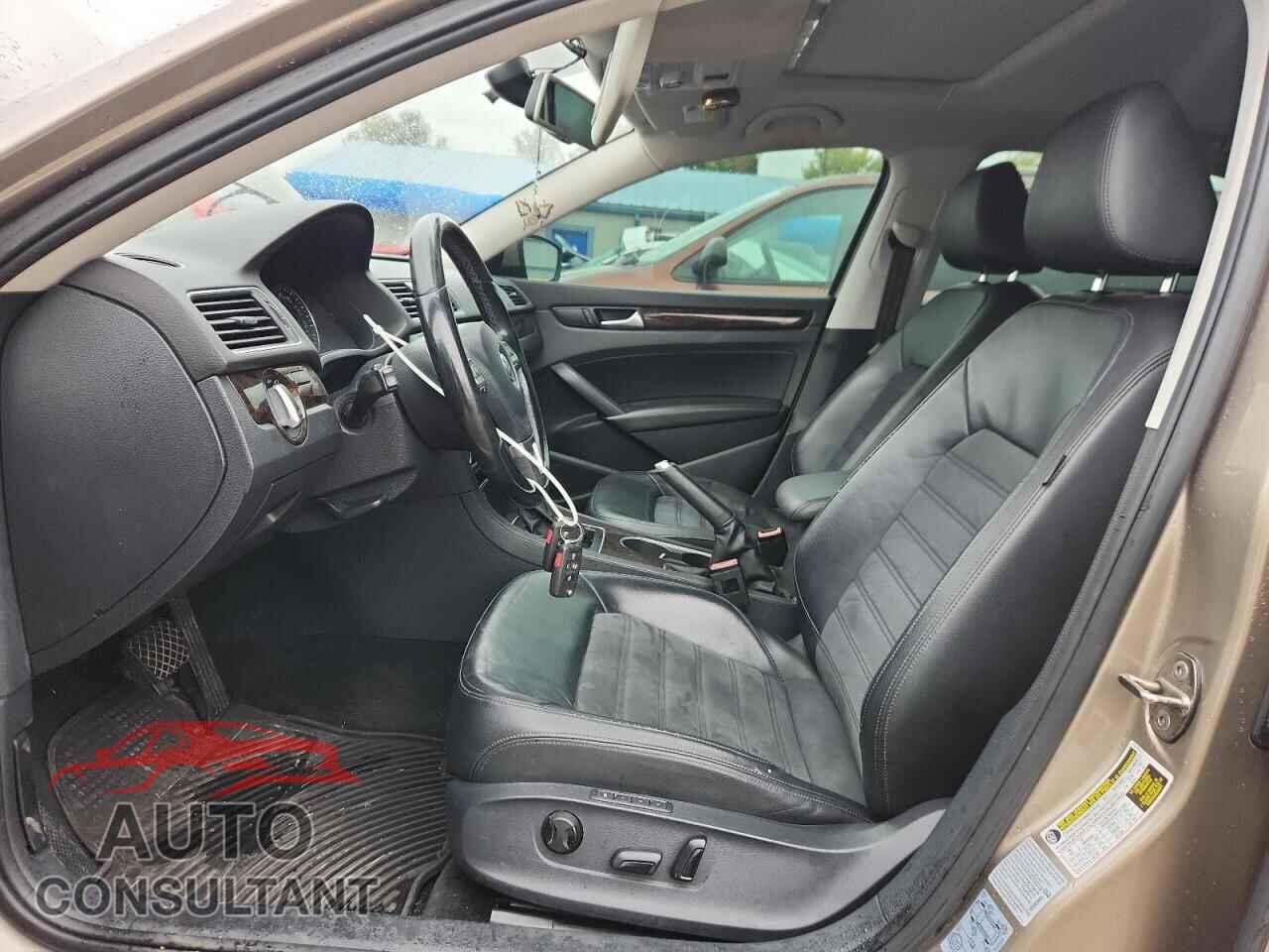 VOLKSWAGEN PASSAT 2015 - 1VWCV7A31FC067761