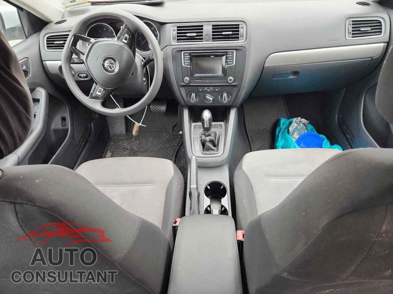 VOLKSWAGEN JETTA 2017 - 3VW2B7AJ9HM396776